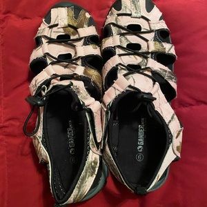 NWOT Women’s “Gander Mtn” Pink Camouflage Waterproof Sandals Size 9 VERY CUTE!!
